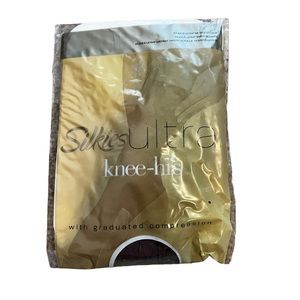 Lot of 4 Silkies Ultra Knee-hi’s - QUEEN Size